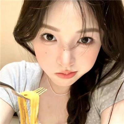 裹头巾的女人